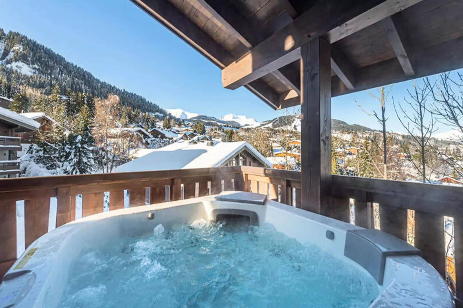 Résidence Stallion D-Exterior in summer