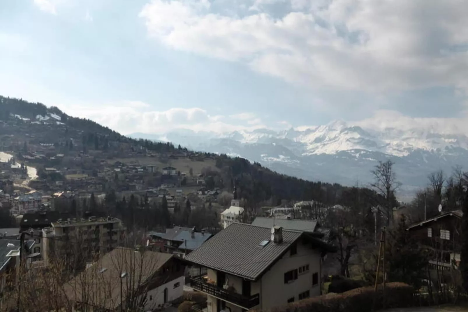 Résidence Les Loges-Exterior in summer