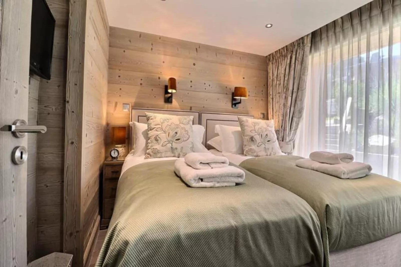 Résidence Explorer Meleze-Exterior in summer