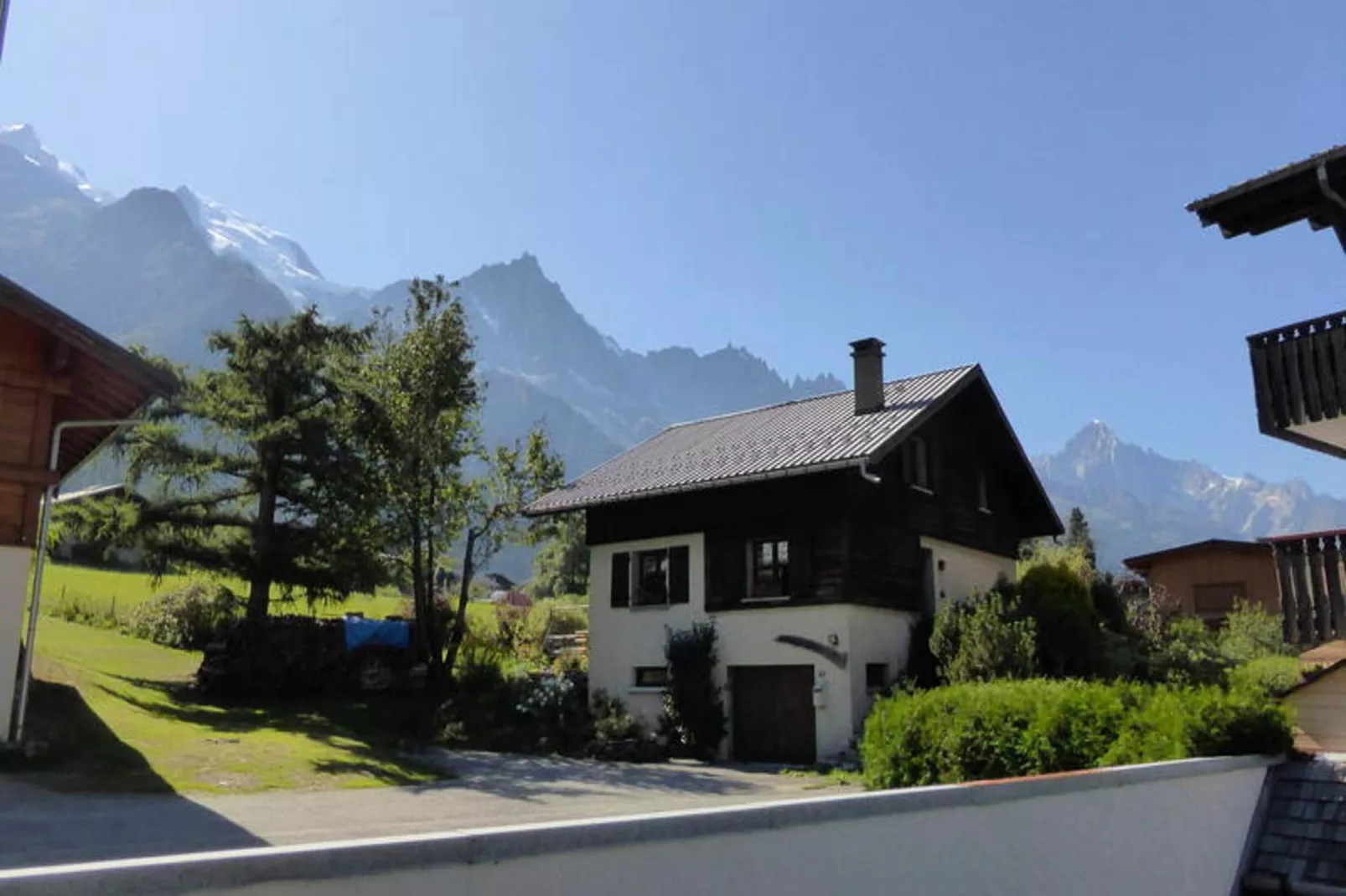 Résidence Aiguille Du Midi Bat A-View in summer