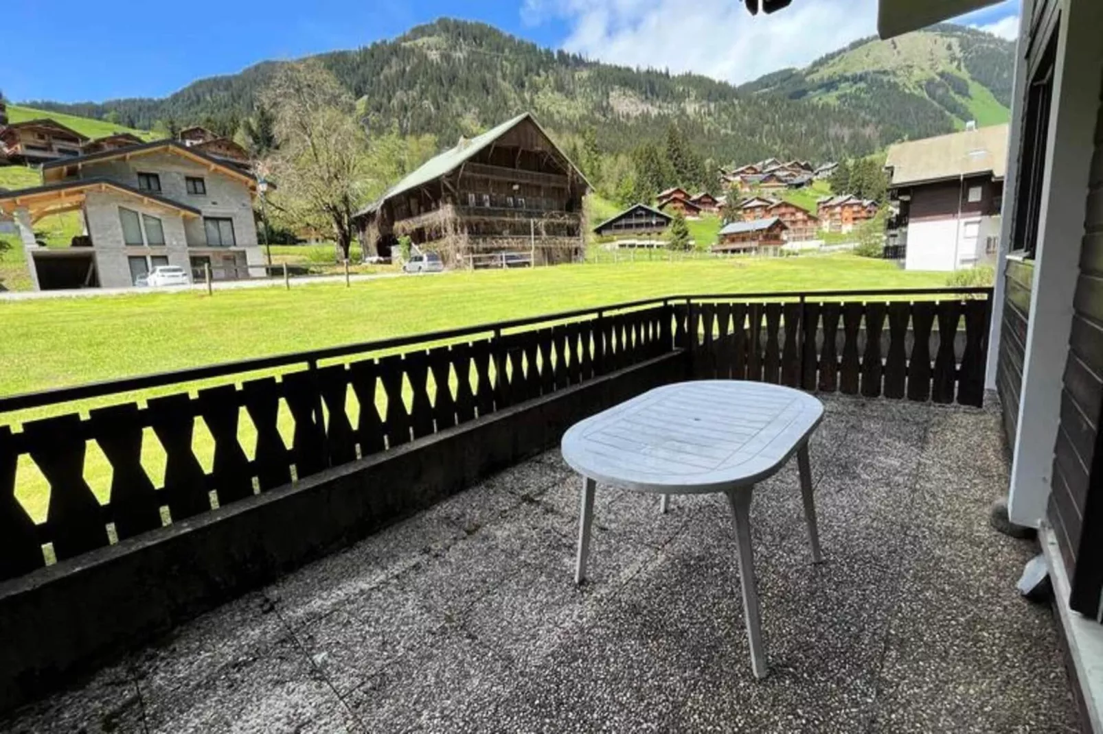 Résidence Le Perce-neige-Außenbereich Sommer