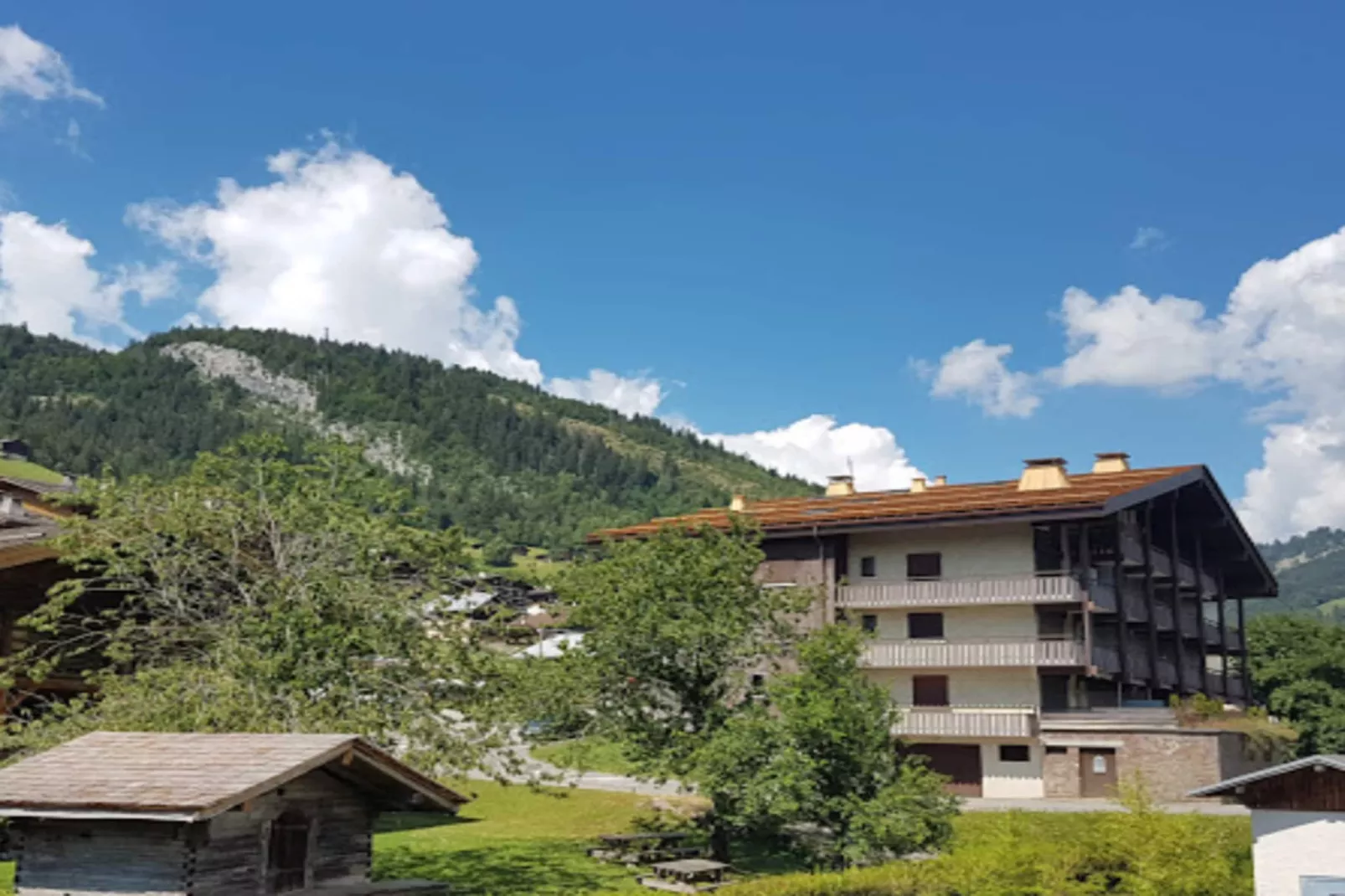 Résidence Villavit-Exterior in summer