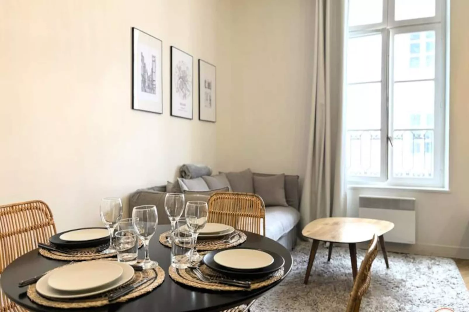 🌴 L'exotique - Vue Pl. Vieux March&eacute; - Standing-Image-tags.