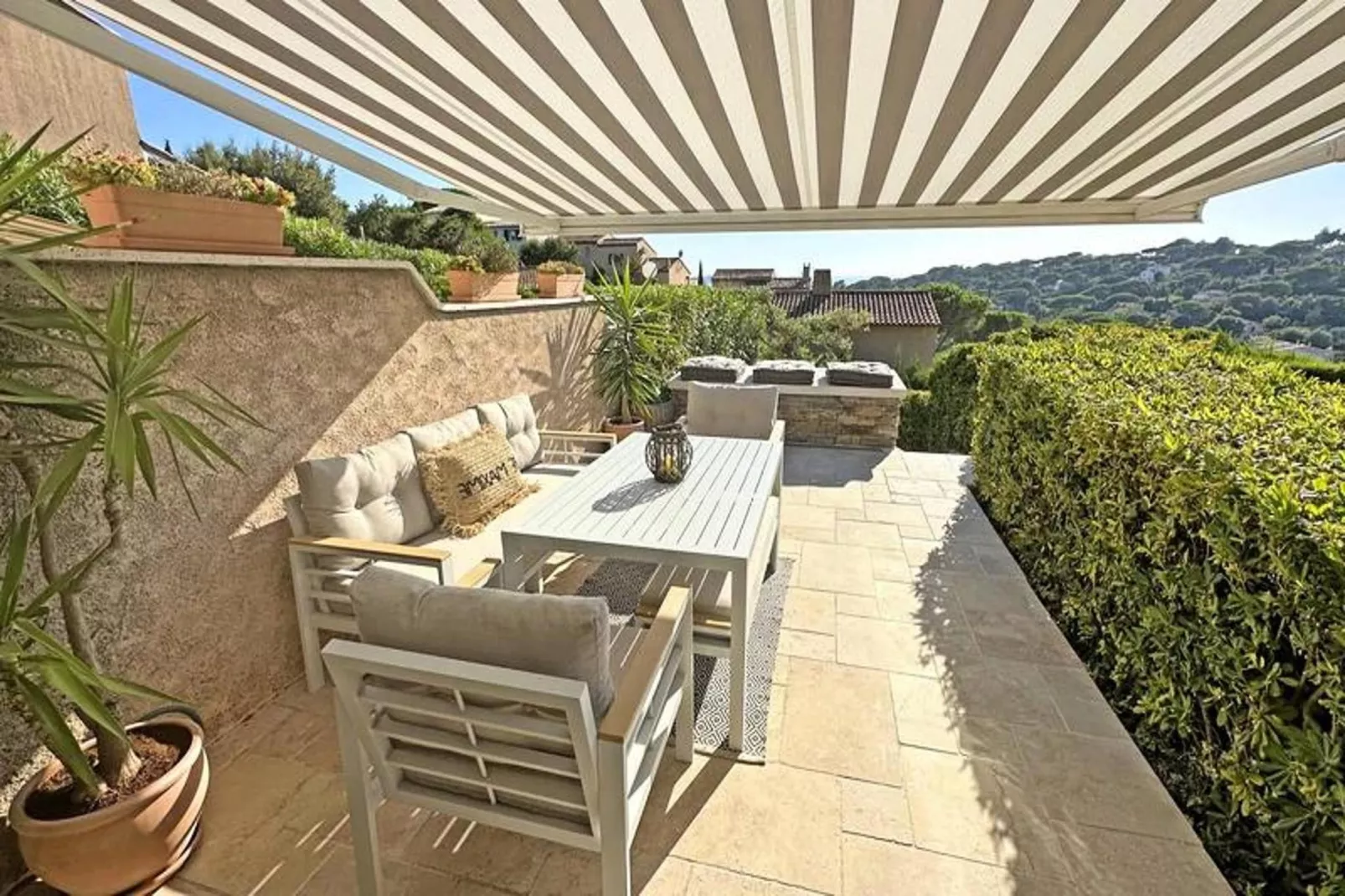 Résidence Bastides De Guerrevieille-Jardins en été