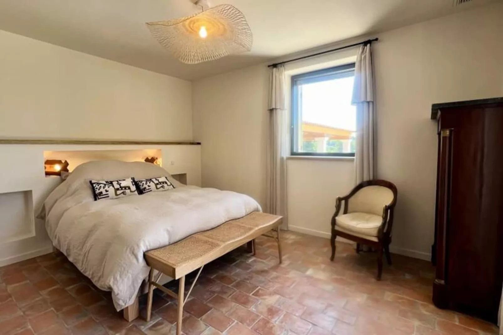 Mas Jas Du M&eacute;ou, Une &eacute;vasion Proven&ccedil;ale-Image-tags.