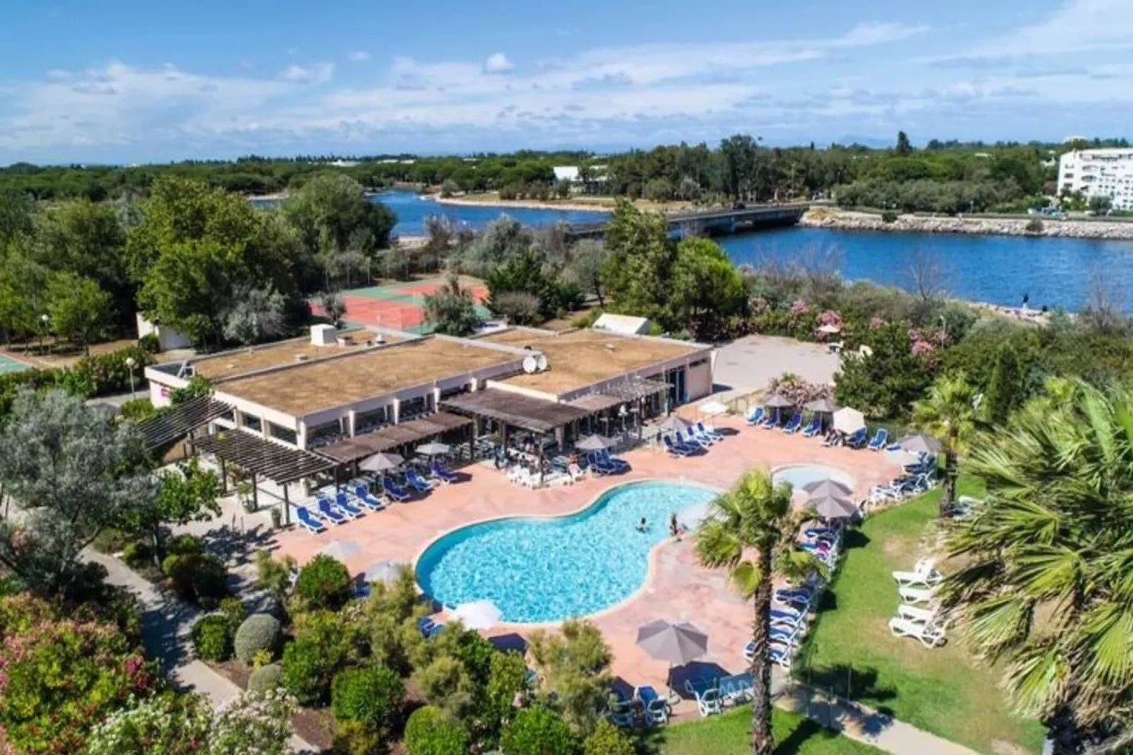 SOWELL Résidences Les Sablons***-Swimming pool