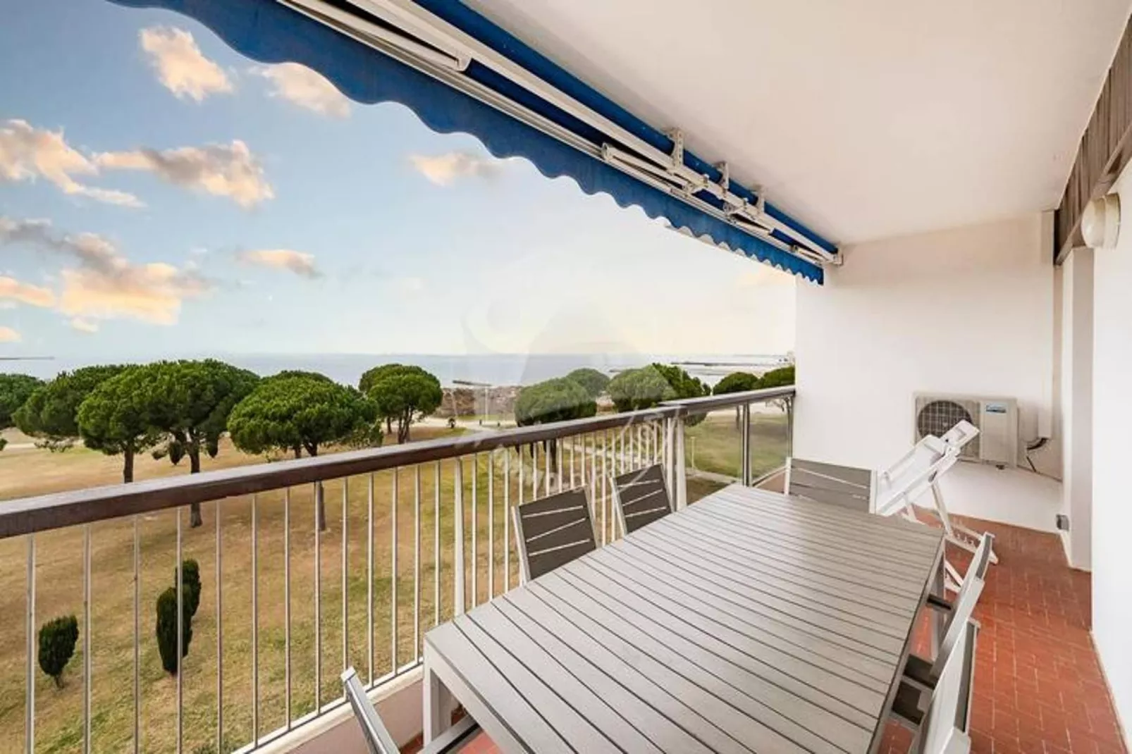 Résidence "le Frédéric Mistral"-Terrasse / balcon