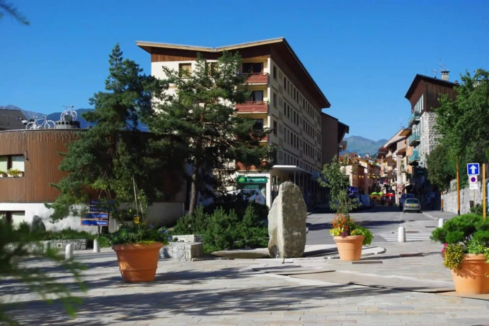 Résidence Terrasses D'etigny-Areas within 1km in summer