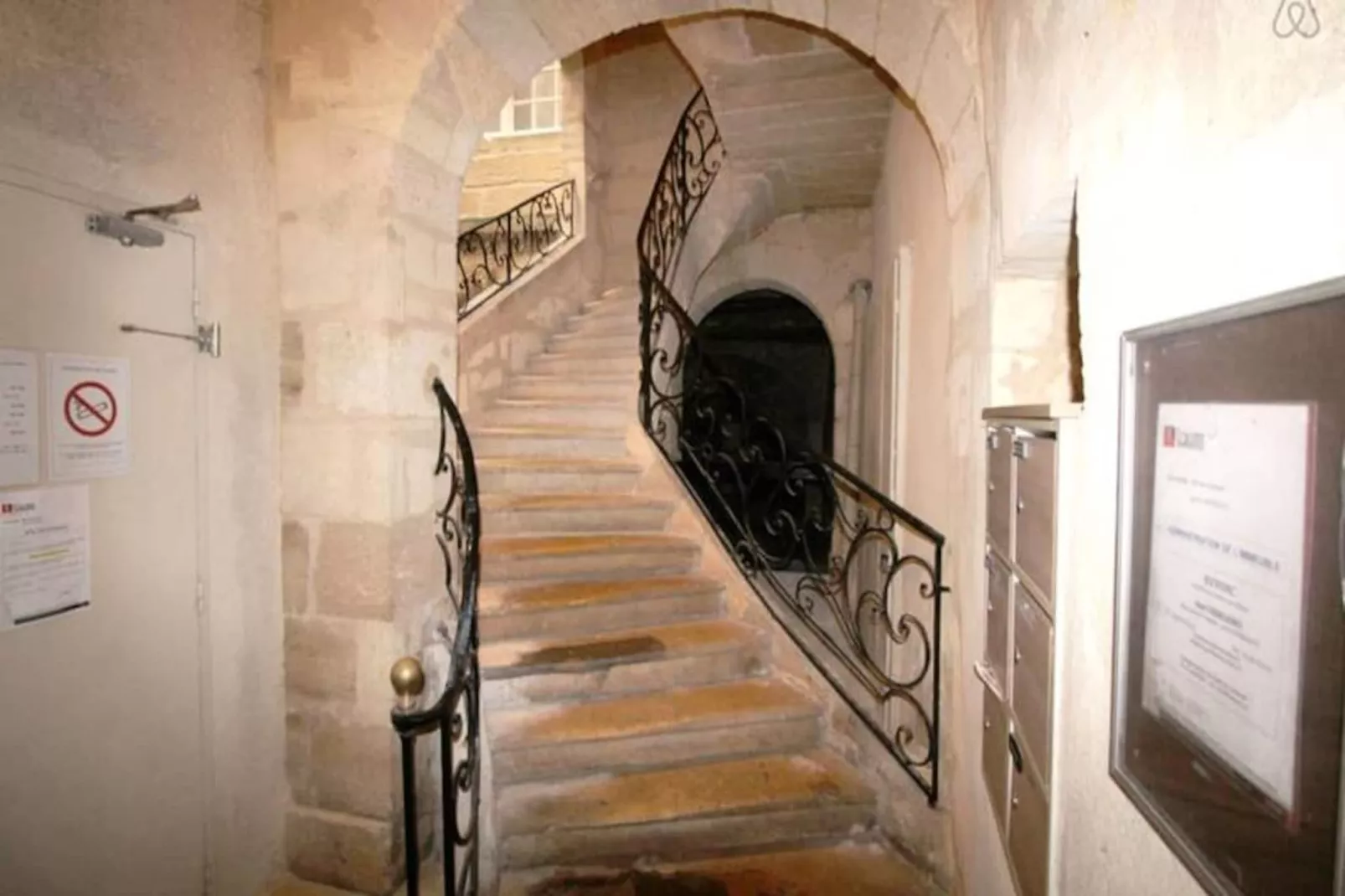 Magnifique Appartement De Charme Confortable Pour 6 Dans La Rue Ausone-Image-tags.