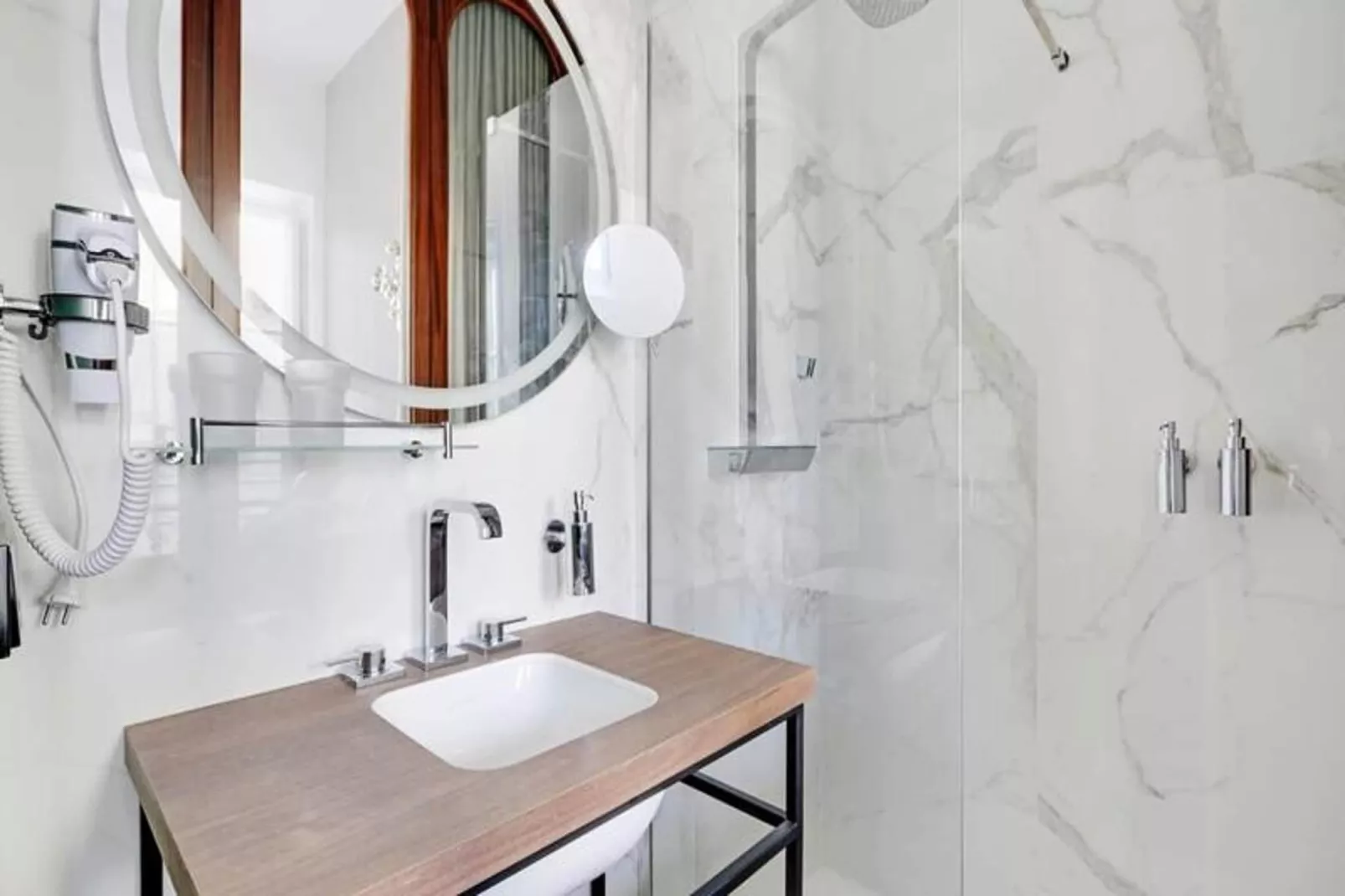 Maison Labruy&egrave;re - Suite Aviau-Exterior in summer