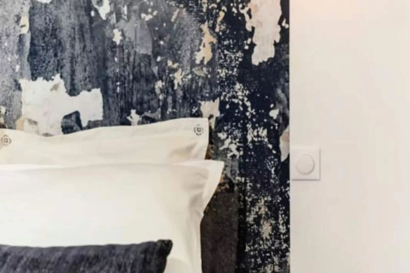 Les Toits De Sainte Ursule-Image-tags.