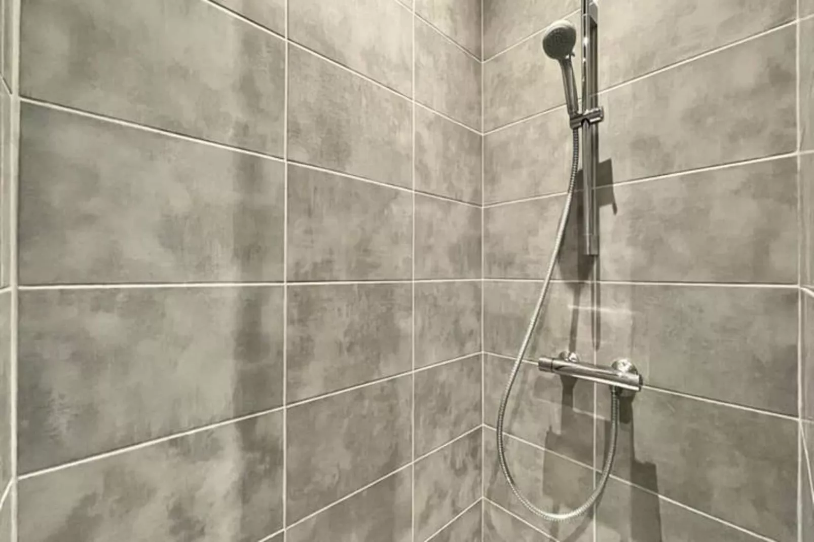 Le Cadet 👨&zwj;👩&zwj;👦&zwj;👦| Jean Jaur&egrave;s |tram A, B E E | T2 Tout &eacute;quip&eacute;-Salle de bain