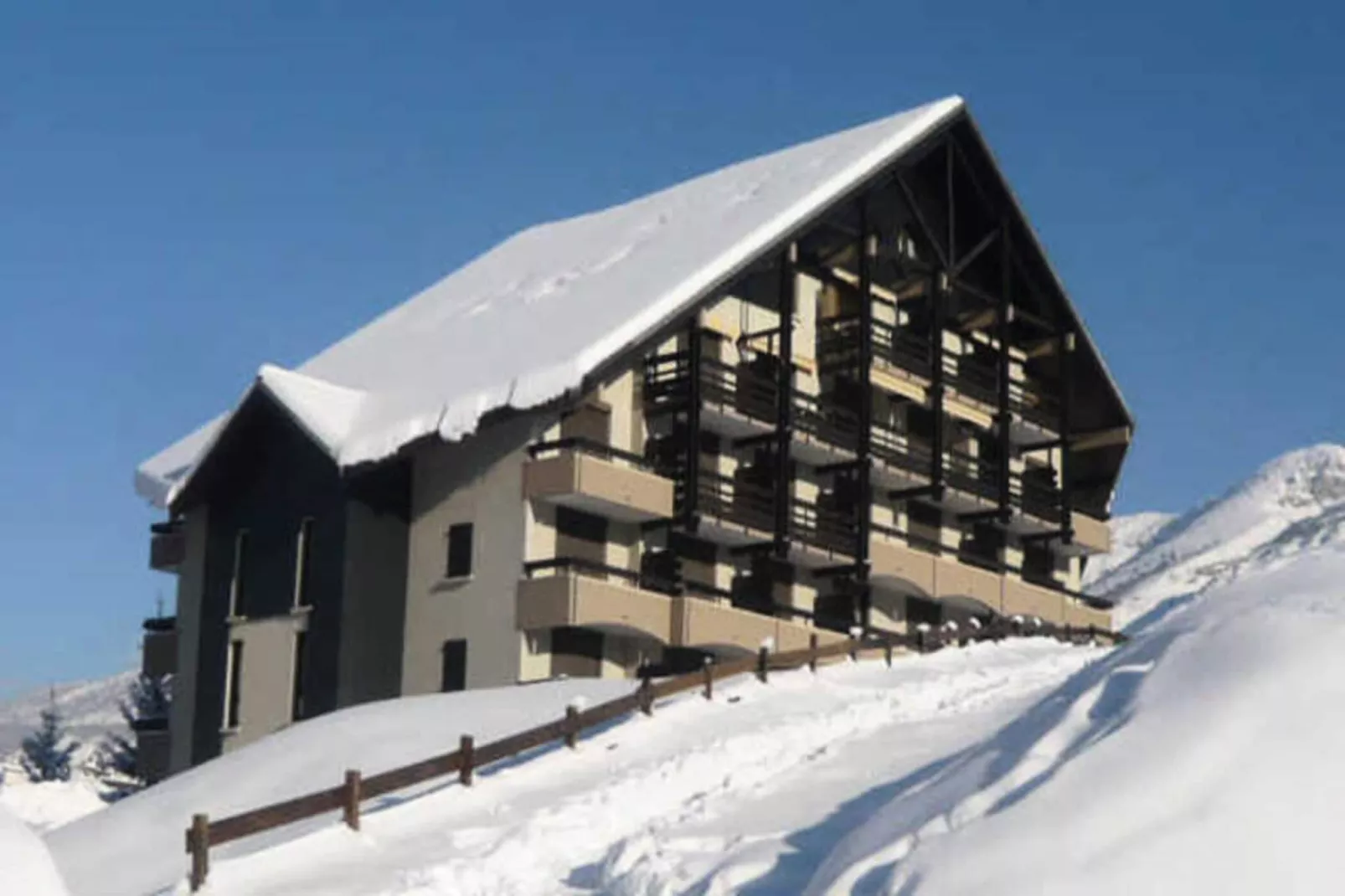 Résidence Les Tennis - Exterior in winter