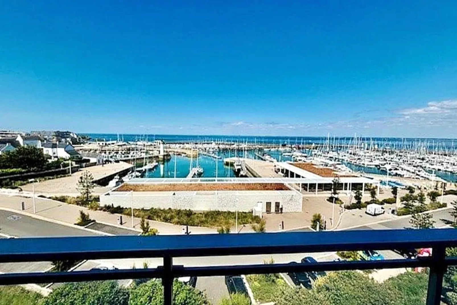 Résidence Le Mane-View in summer