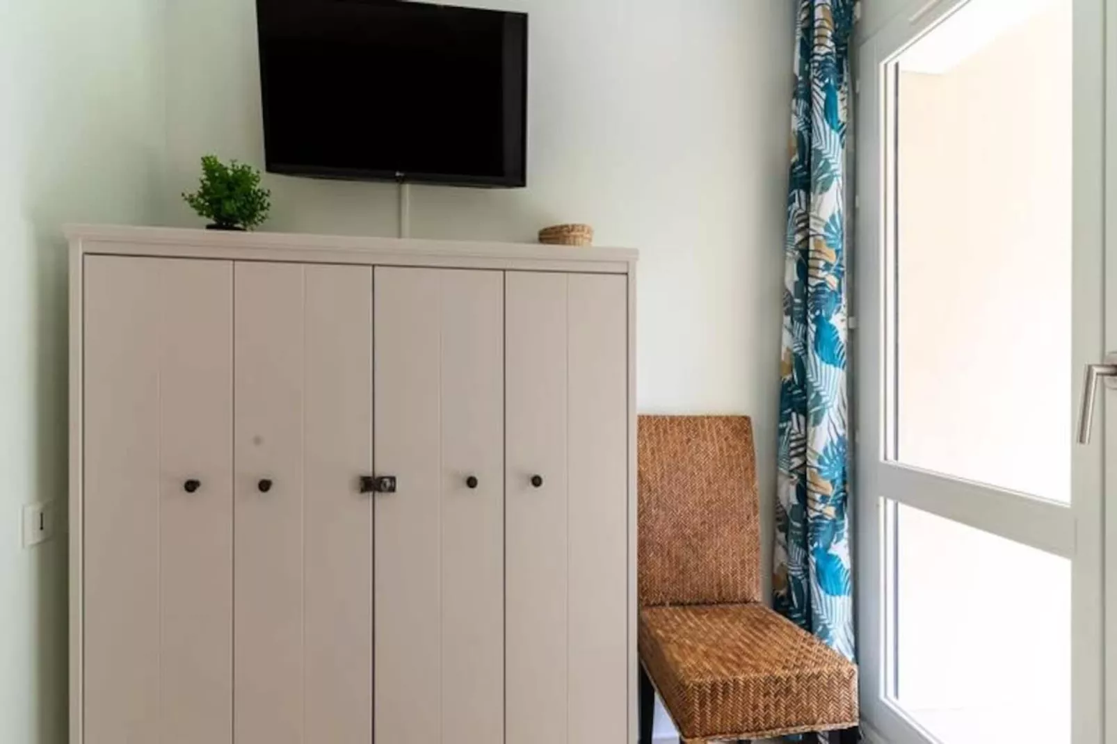 Résidence Tr&egrave;s Bel Appartement R&eacute;nov&eacute; Avec Piscine, Tennis Et Parking Priv&eacute; 09-Image-tags.