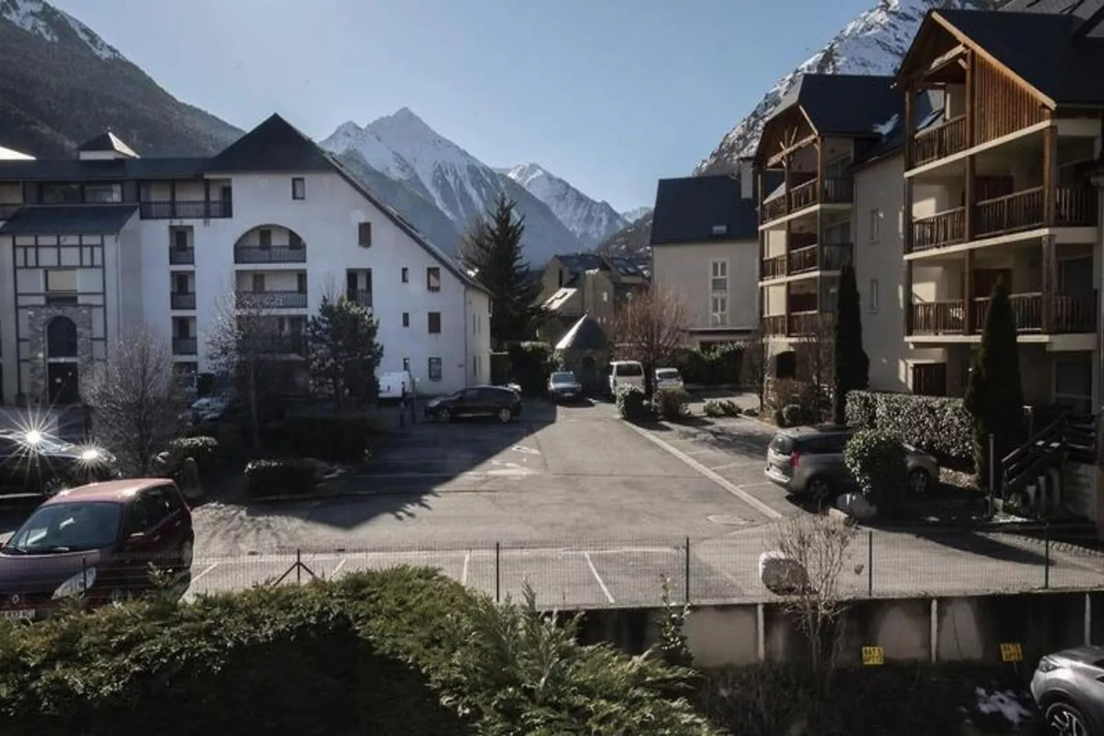 Résidence H.th.ii:bat.6-View in summer