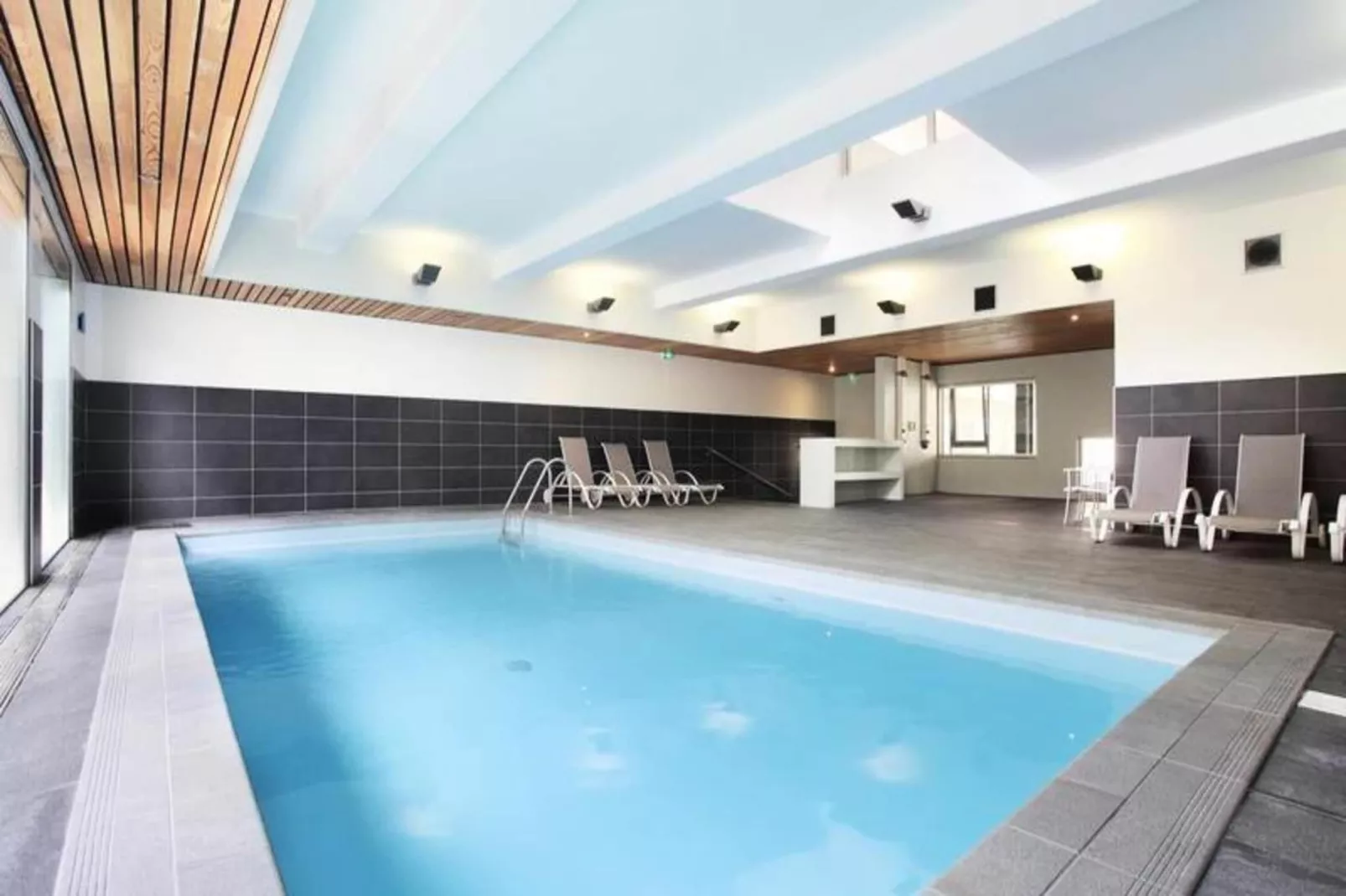 Appart'hôtel Odalys Confluence-Exterior in summer