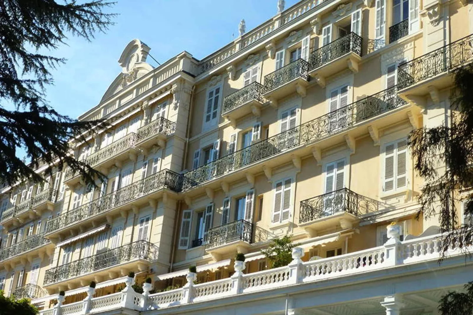 Résidence Le Splendide-View in summer