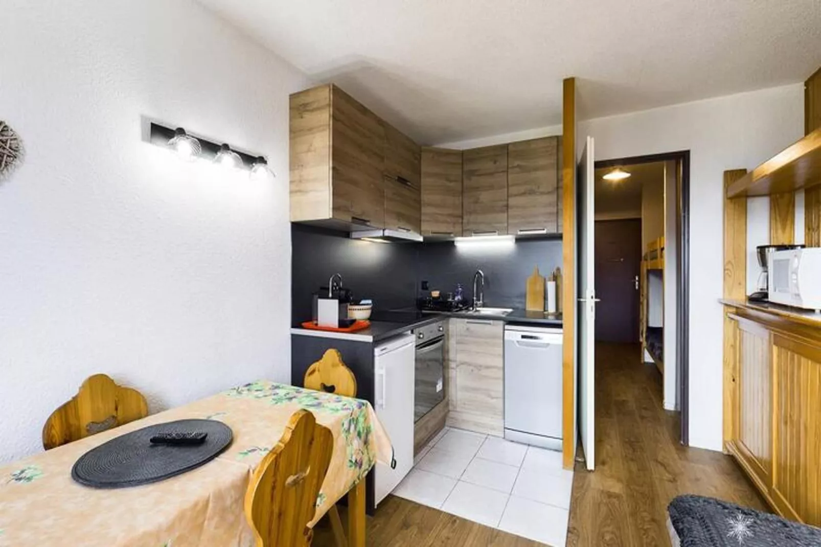 Résidence Bouquetins B-Dining room