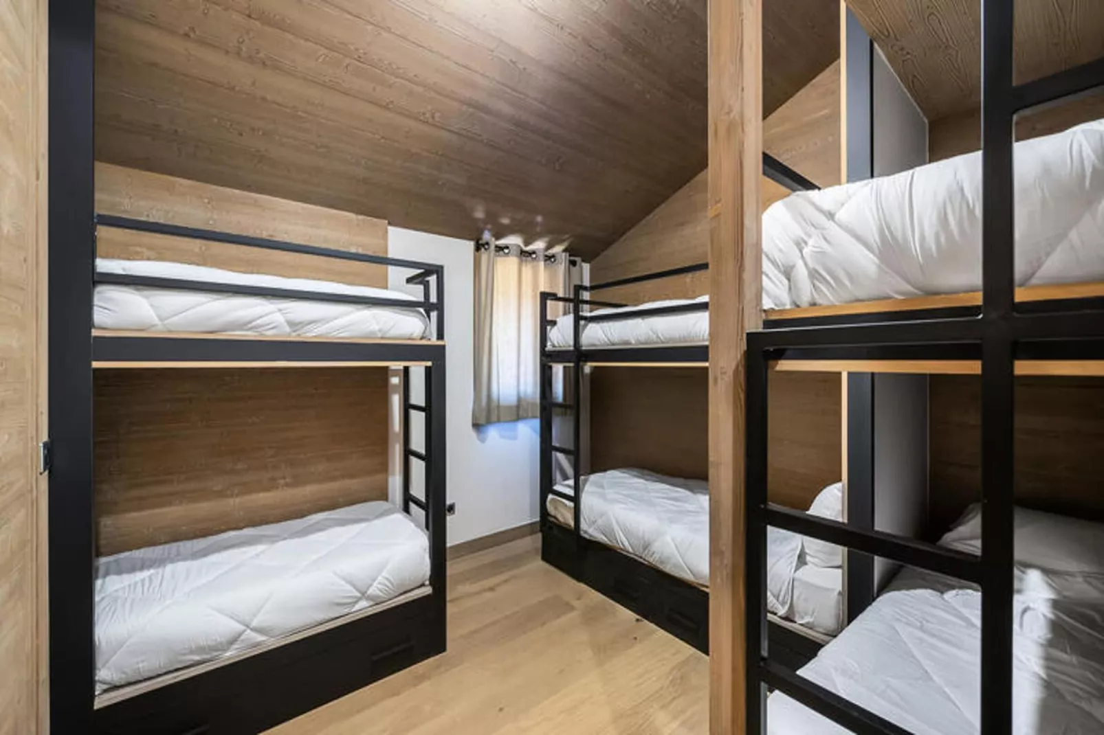 Résidence Stallion D-Exterior in summer