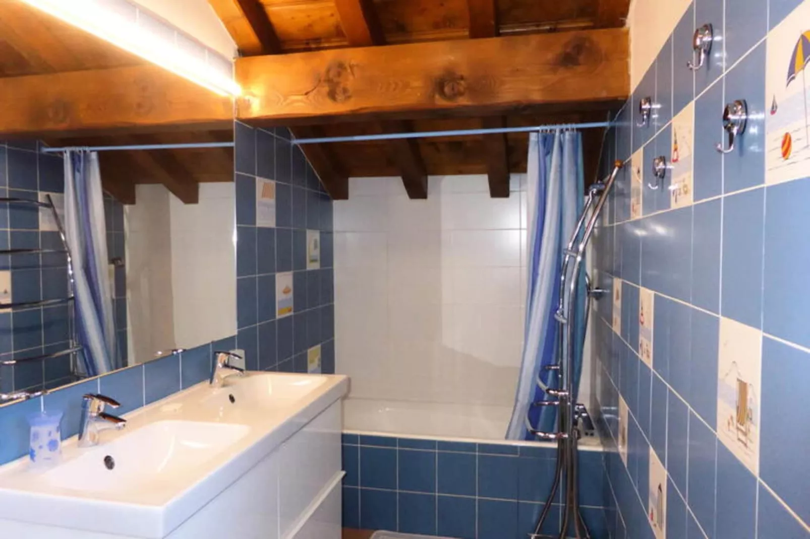 Chalet Ulysse-Exterior in summer