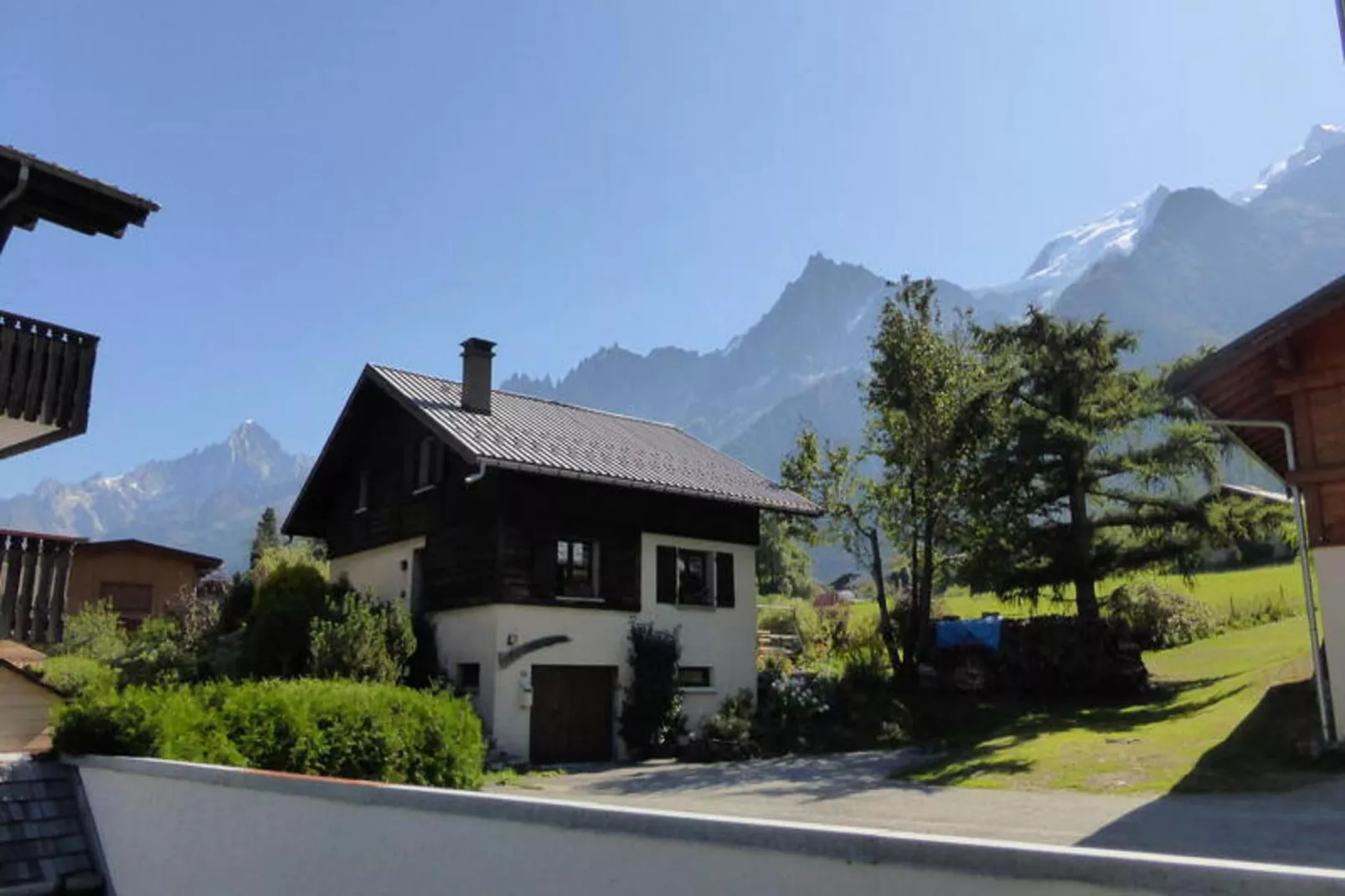 Résidence Aiguille Du Midi Bat A-View in summer