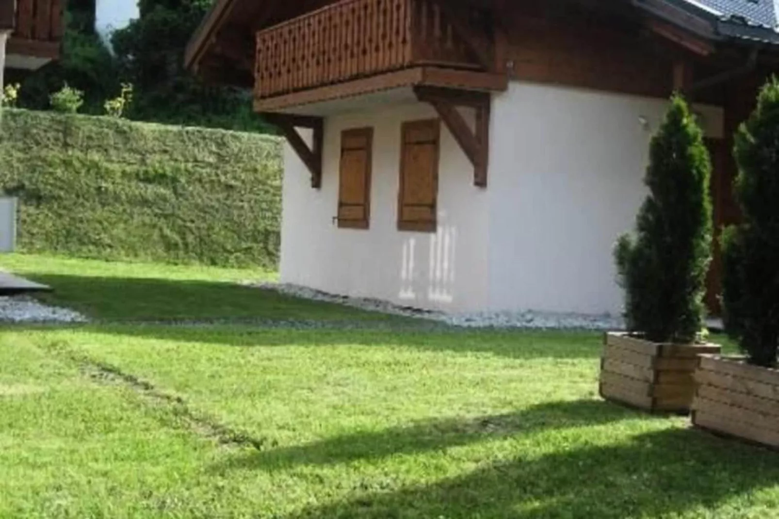 Résidence Les Amethystes B-Exterior in summer