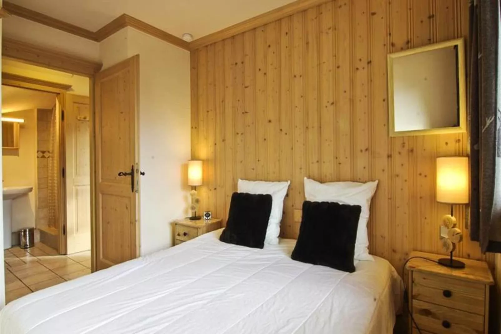 Chalets Du Savoy-Bedroom