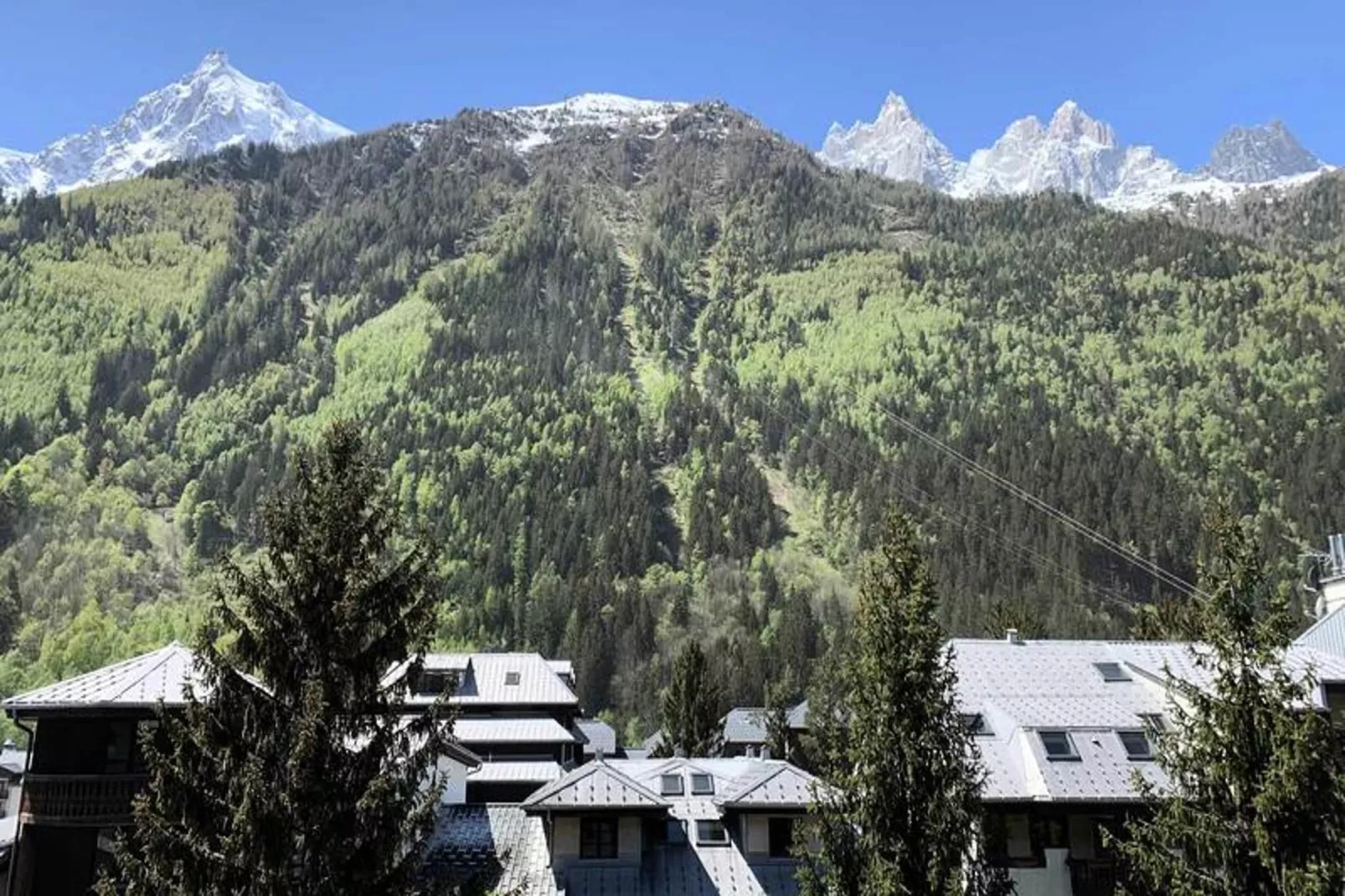 Résidence Riviere-View in summer