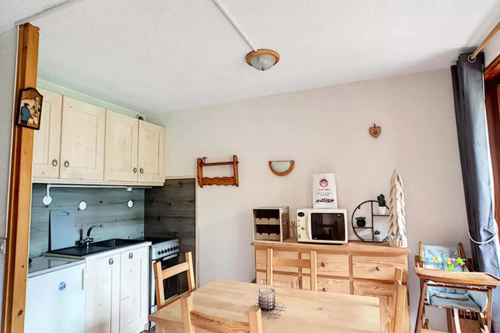 Appartements à Saint Jean d'Aulps-Esszimmer