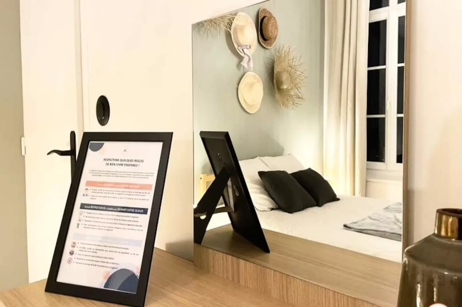 🌴 L'exotique - Vue Pl. Vieux March&eacute; - Standing-Image-tags.