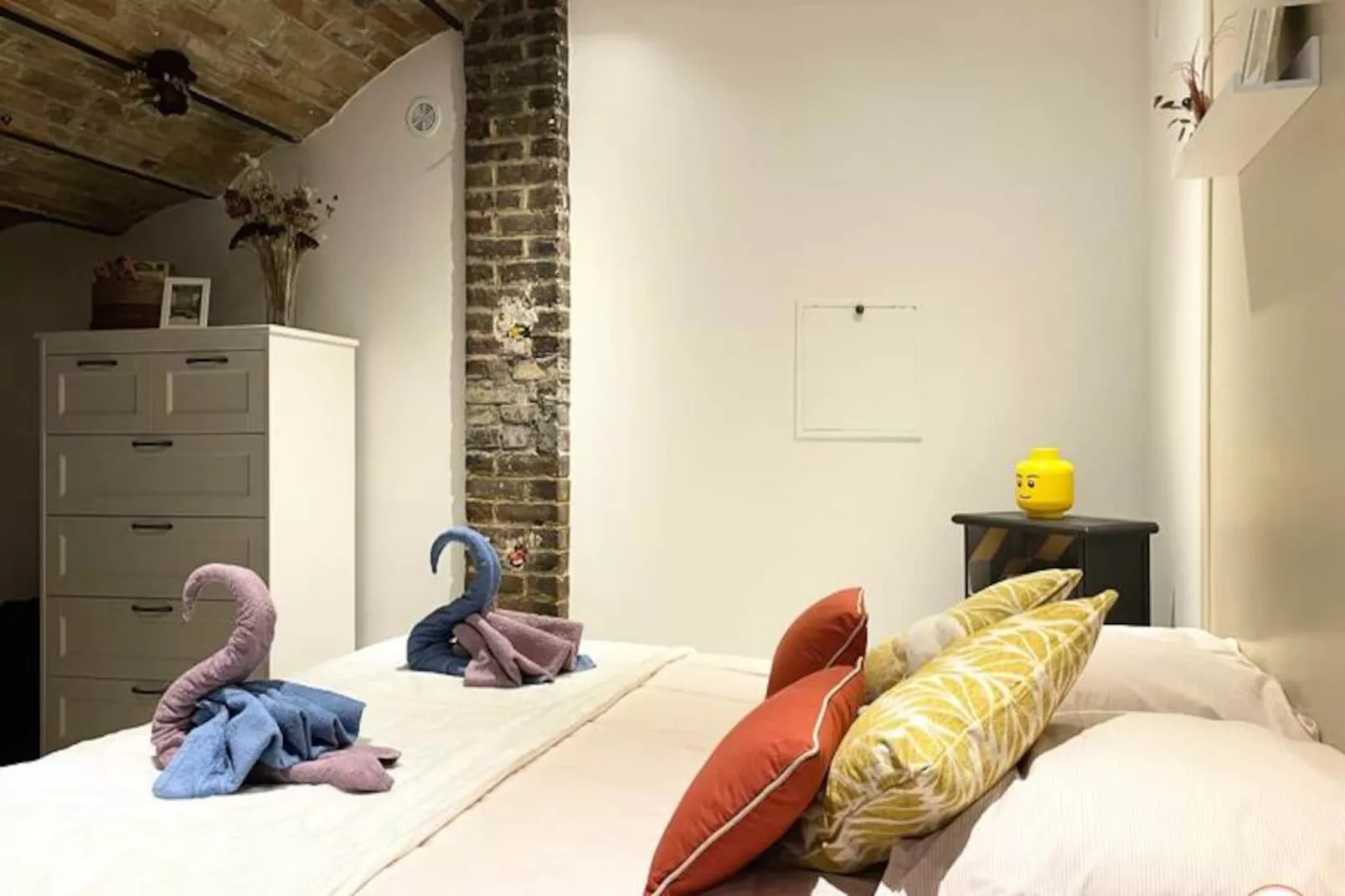 🚂 The Central Station - Parking - 50m Gare-Image-tags.