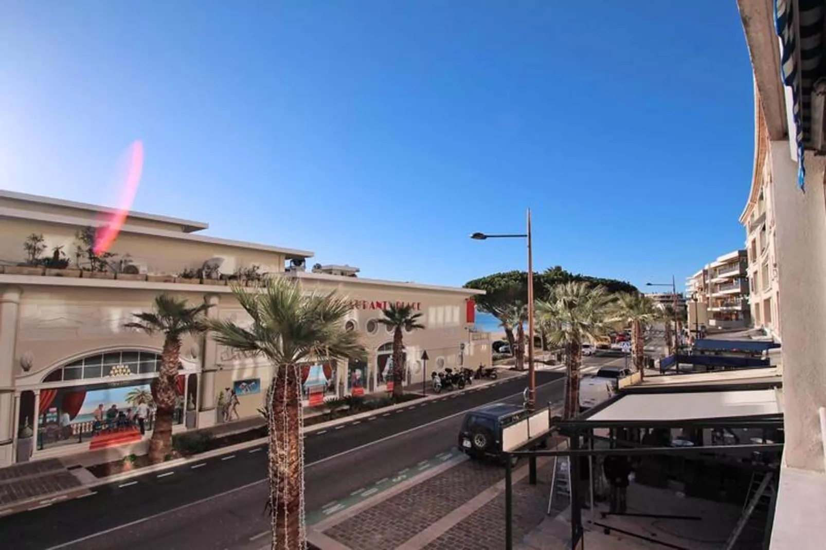 Résidence Les Dauphins-View in summer