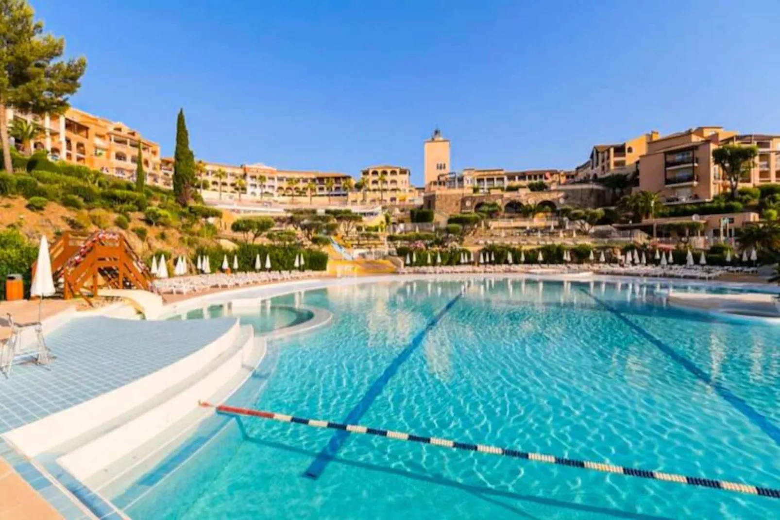 Appartement 6 Pers Vue Mer Pr&egrave;s Des Plages &agrave; Agay-Image-tags.