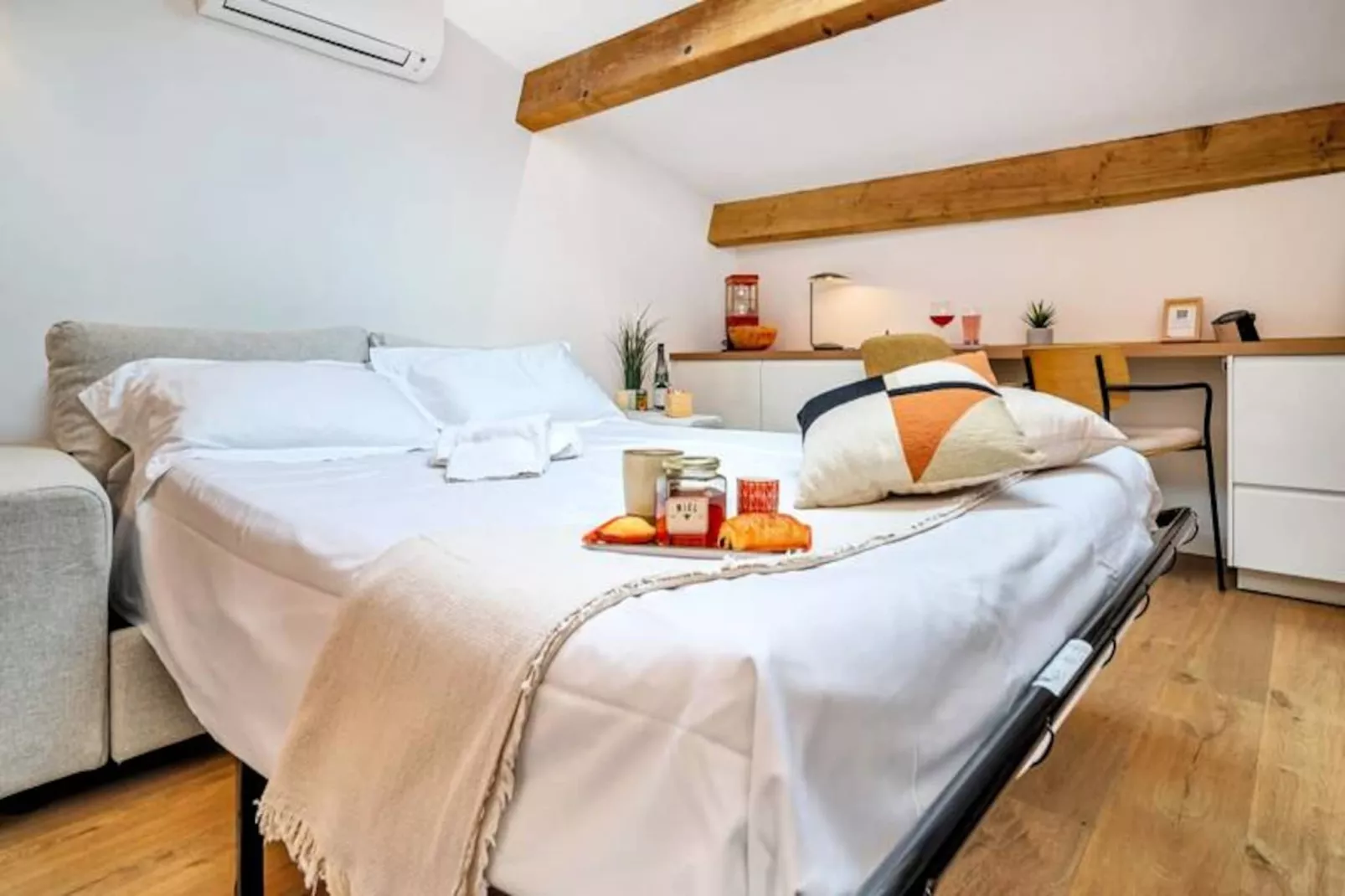 Appartement L&rsquo;hirondelle | Les Nids De La Diane-Image-tags.