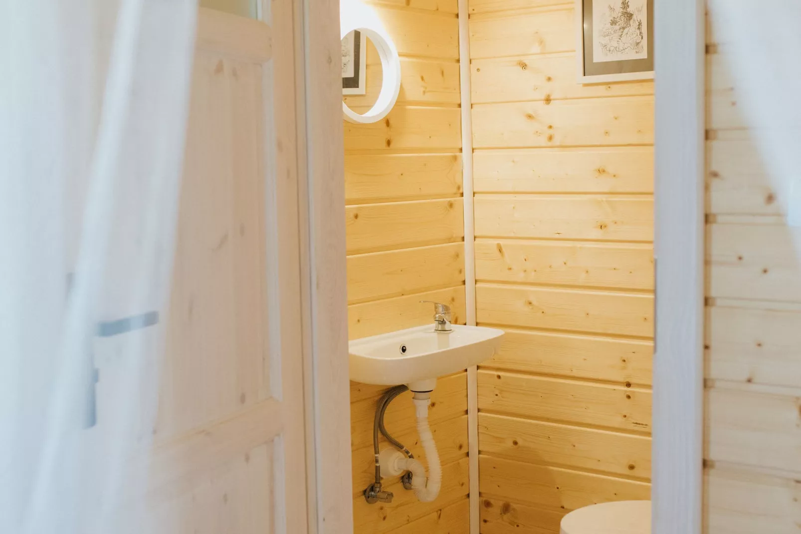 White Heron-Bathroom