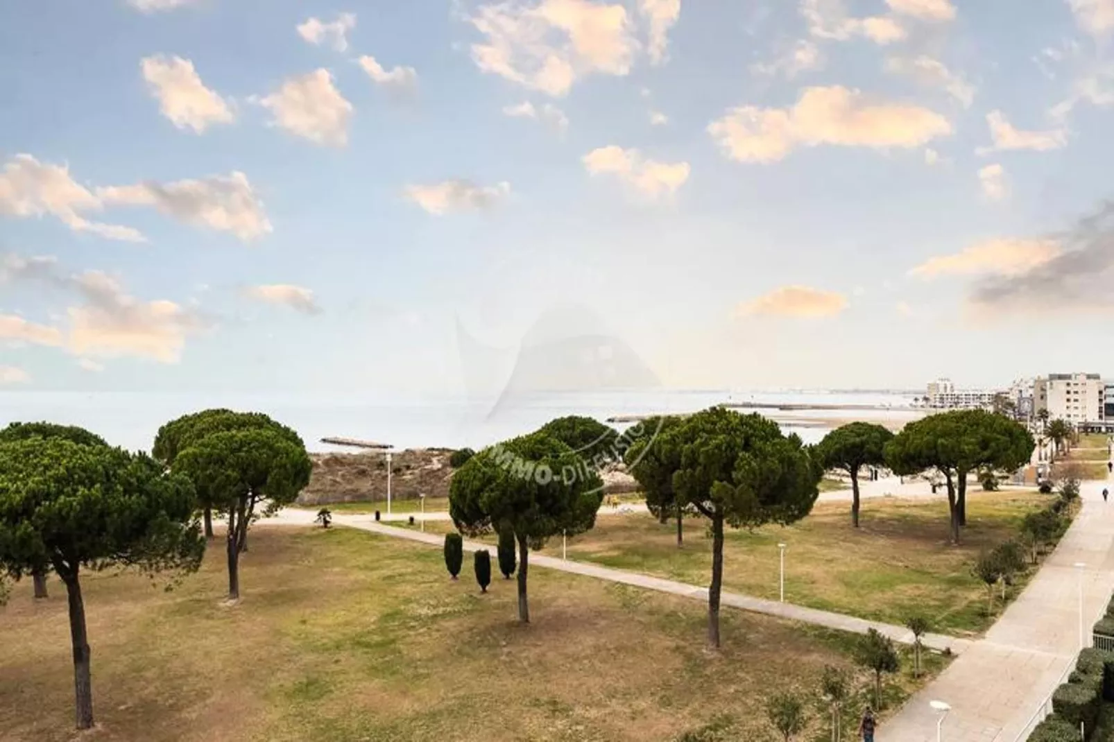 Résidence "le Frédéric Mistral"-Jardins en été