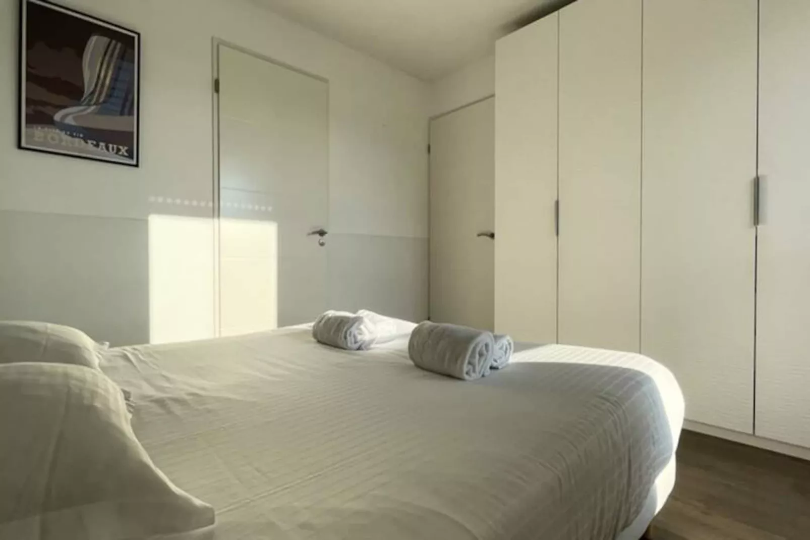 Spacieux Appartement Remarquablement Lumineux Avec Parking &agrave; La Cit&eacute; Du Vin-Image-tags.