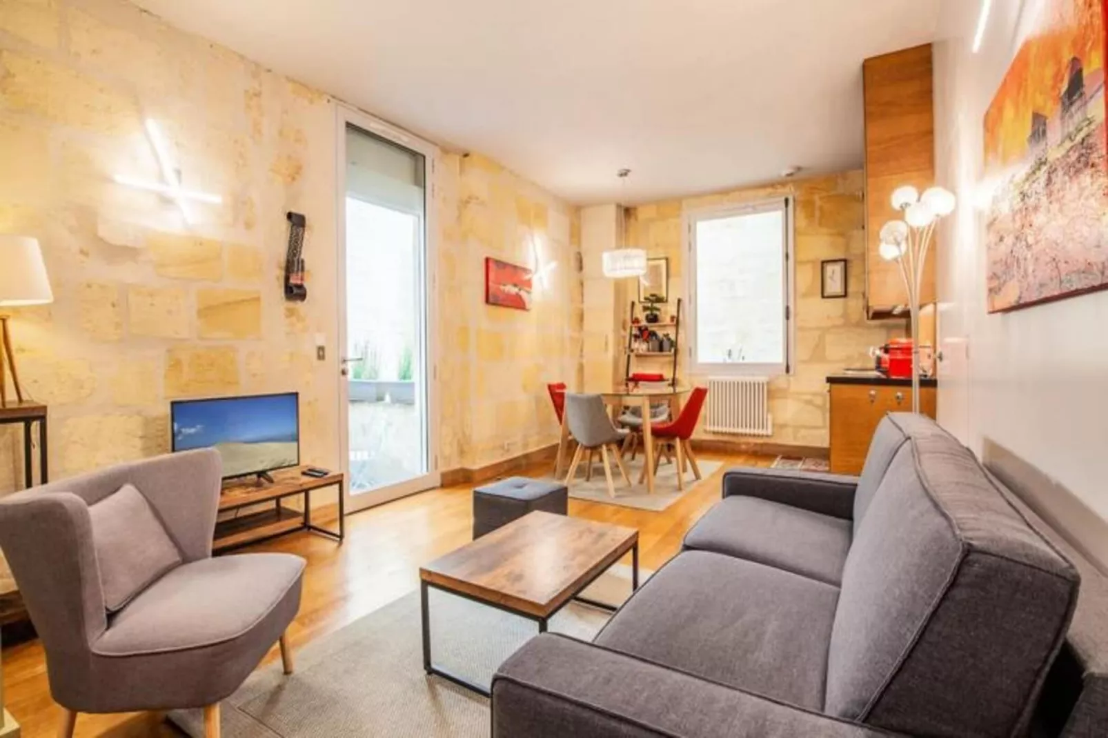 Superbe Appartement &agrave; La Belle Pierre Pour 4 Dans La Rue Des Antiquaires-Exterior in summer