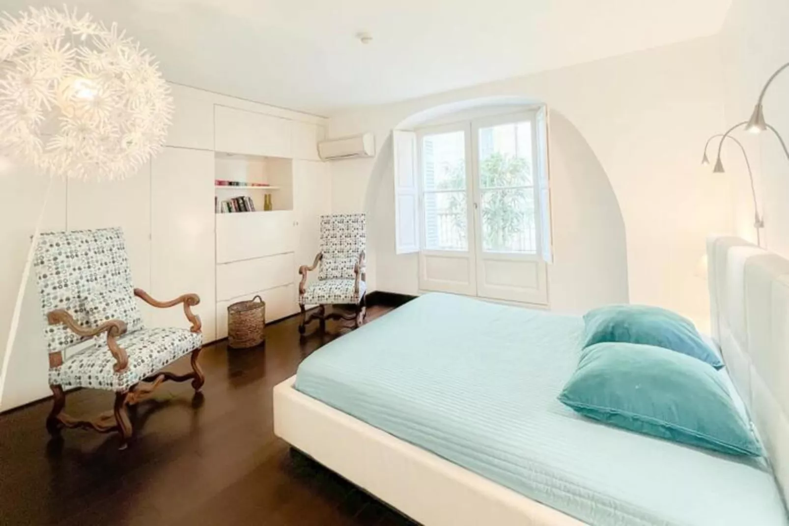 Appartement De Haut Standing Authentique Situ&eacute; Au Coeur Du Triangle D'or-Außenbereich Sommer