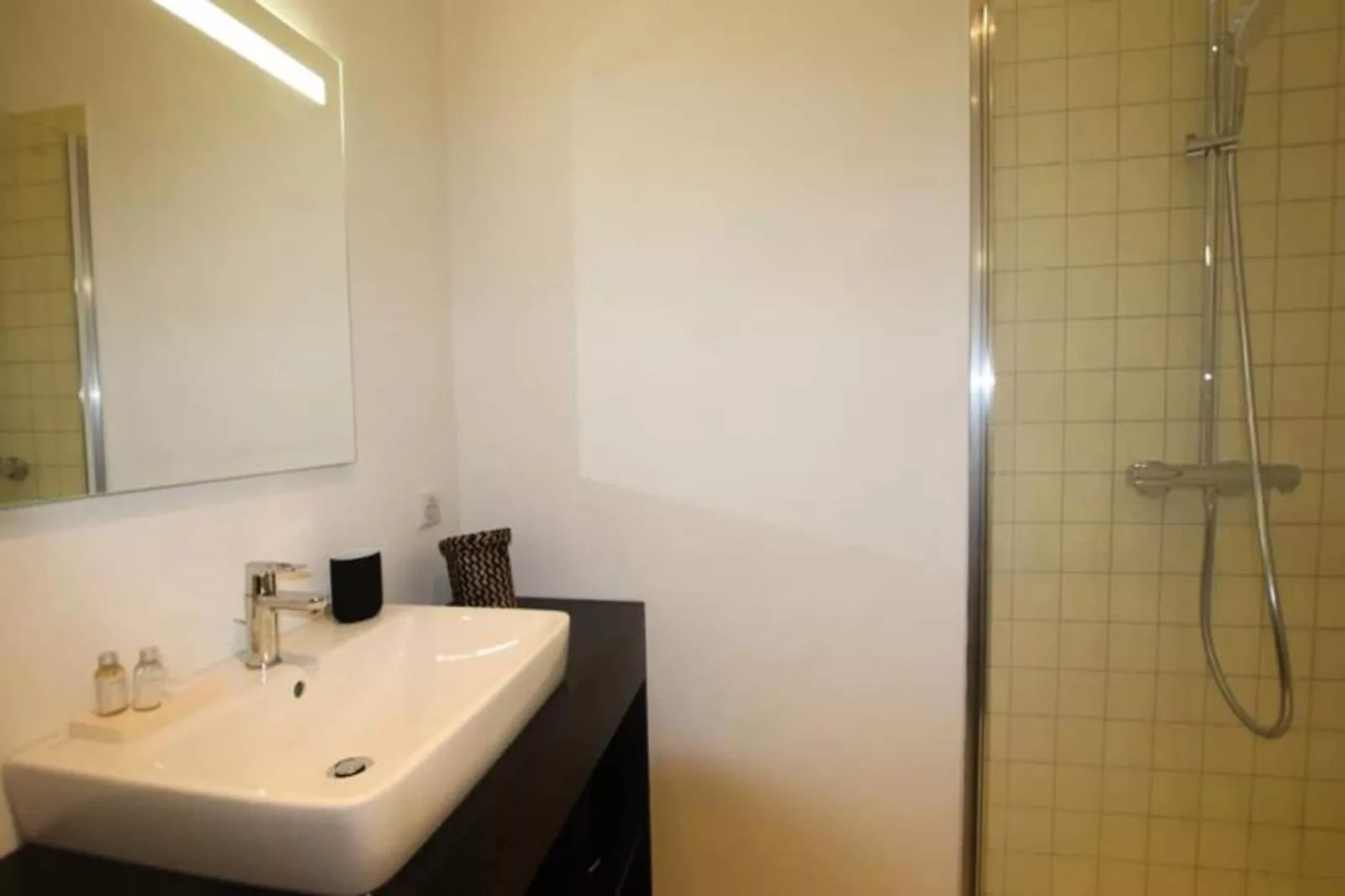 Charmant Et Rayonnant Appartement De 55 M&sup2; Situ&eacute; Dans Le Coeur De Bordeaux-Chambre