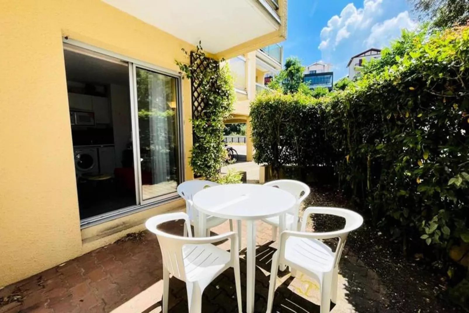 Résidence La Croisette-Exterior in summer