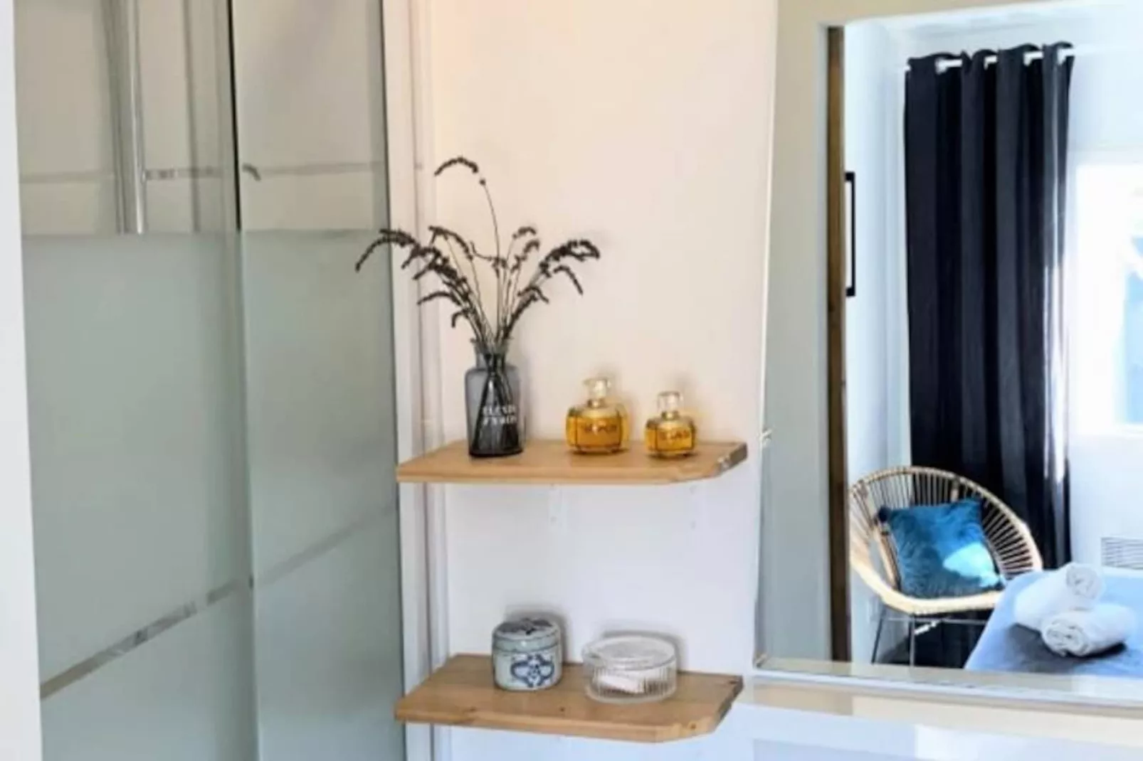 Les Toits De L'argenterie-Image-tags.