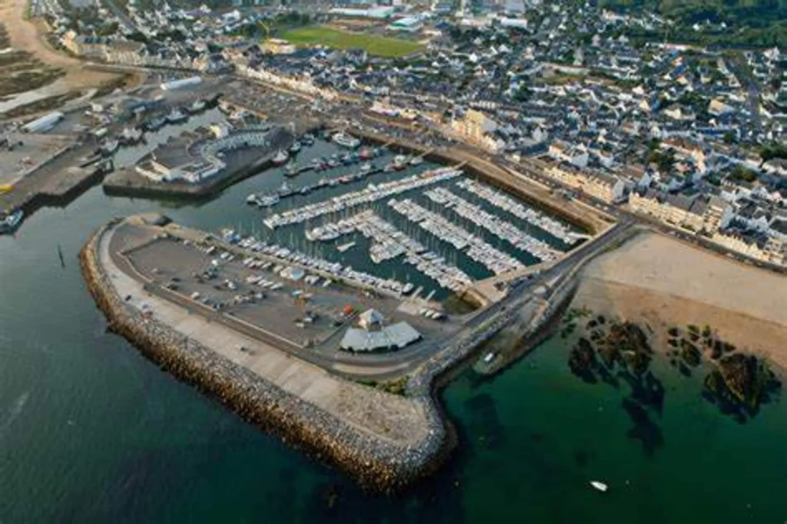 Résidence Bel Appartement En R&eacute;sidence Centre Ville  Avec Parking Class&eacute; 3*-Zones été à 5 km