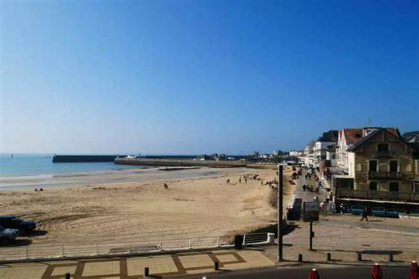 Résidence Dauphins-Zones été à 1 km