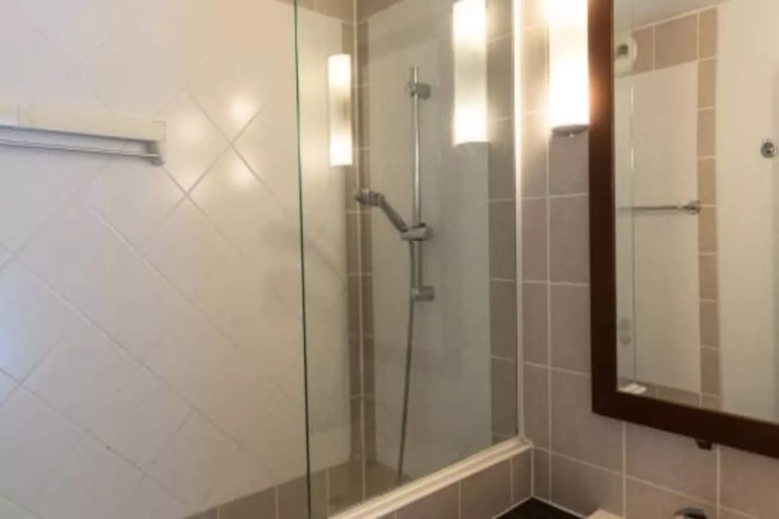 Résidence Tr&egrave;s Bel Appartement R&eacute;nov&eacute; Avec Piscine, Tennis Et Parking Priv&eacute; 09-Image-tags.