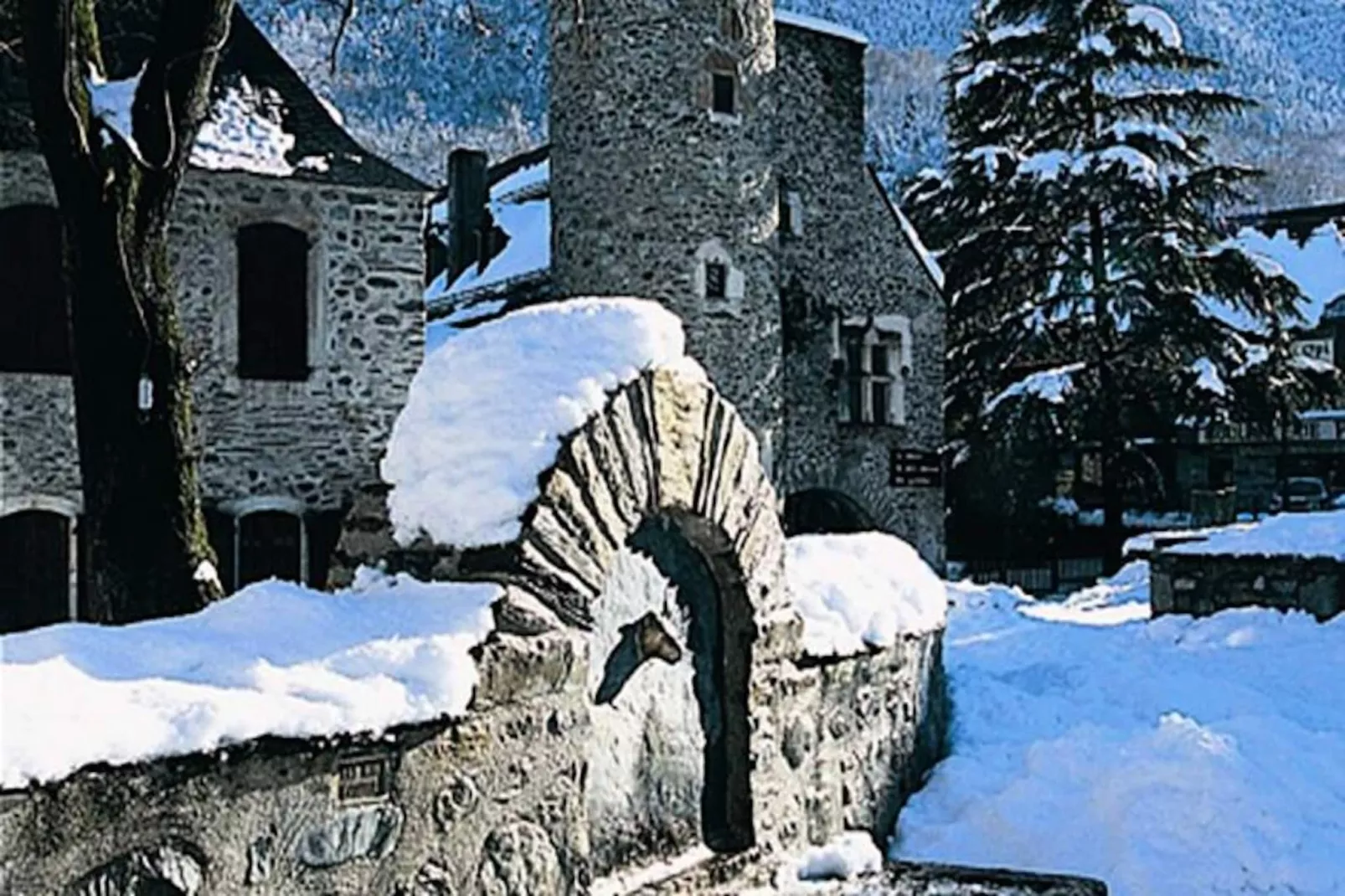 Résidence Arches Daure Bata-Image-tags.