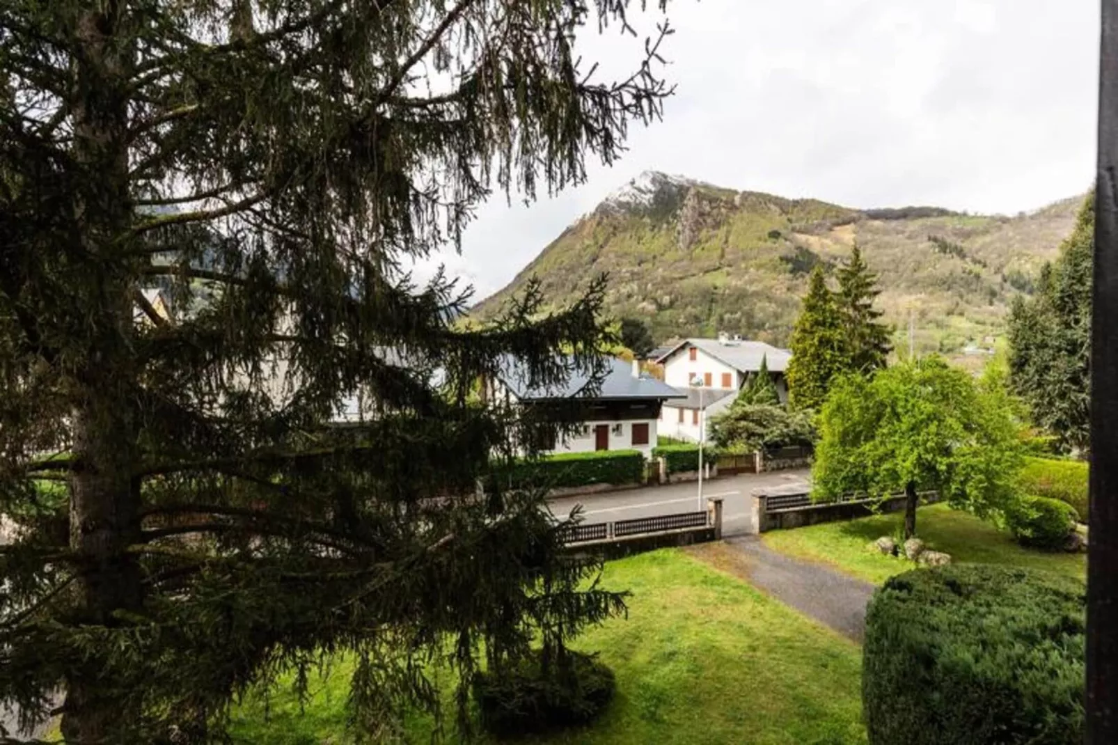 Résidence Les Isards-View in summer