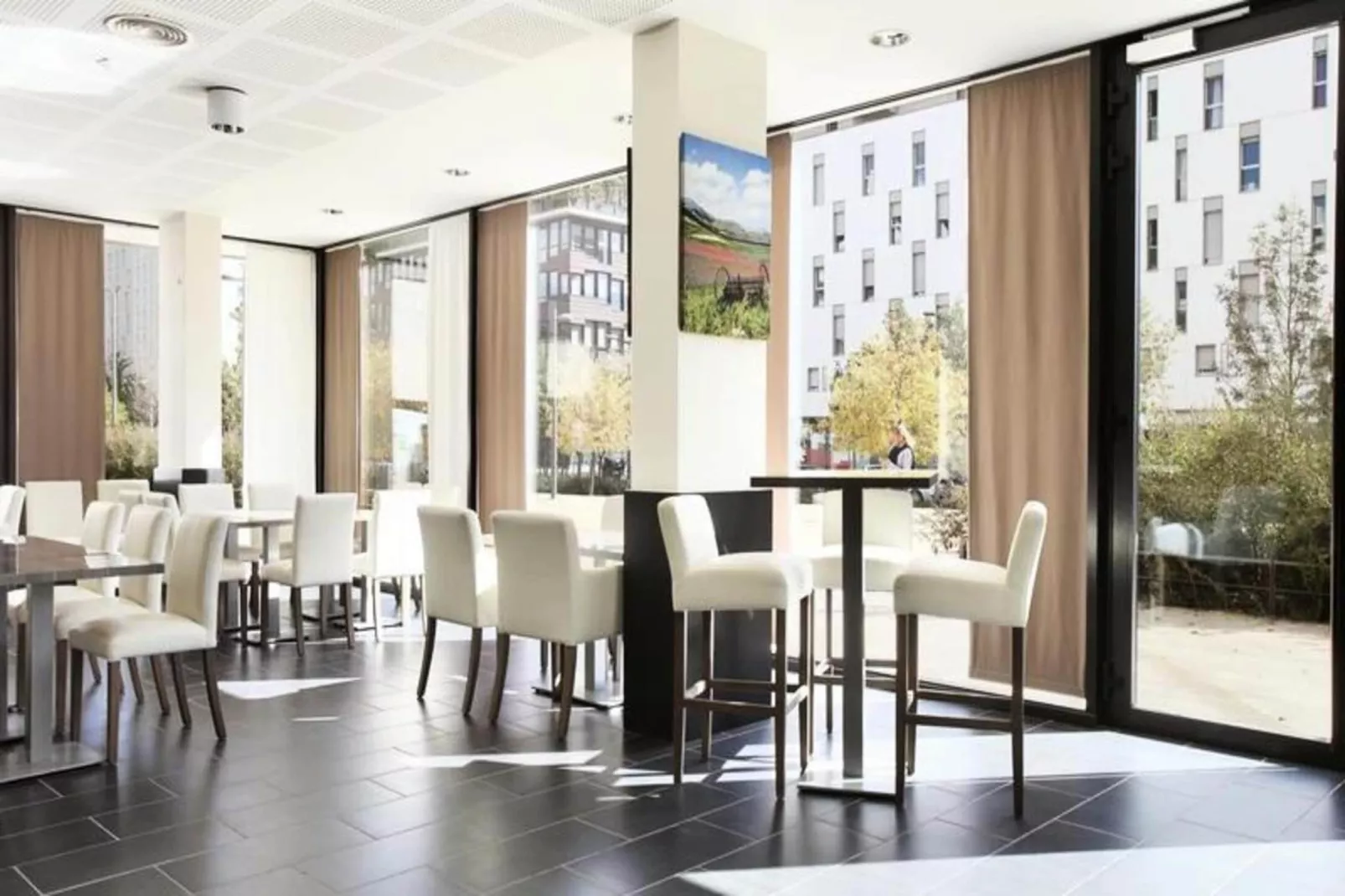 Appart'hôtel Odalys Confluence-Exterior in summer