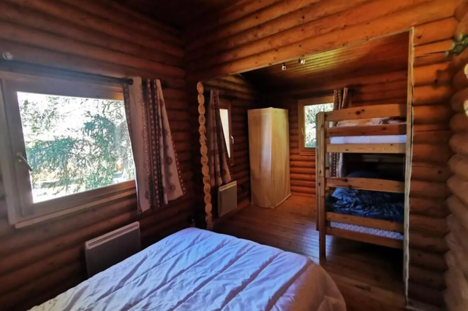 Chalet En Rondins ,  Sommet Du Revard-Image-tags.